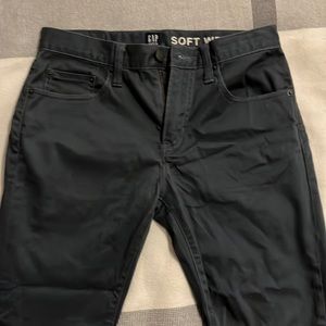 Gap men’s soft denim pants in blue.